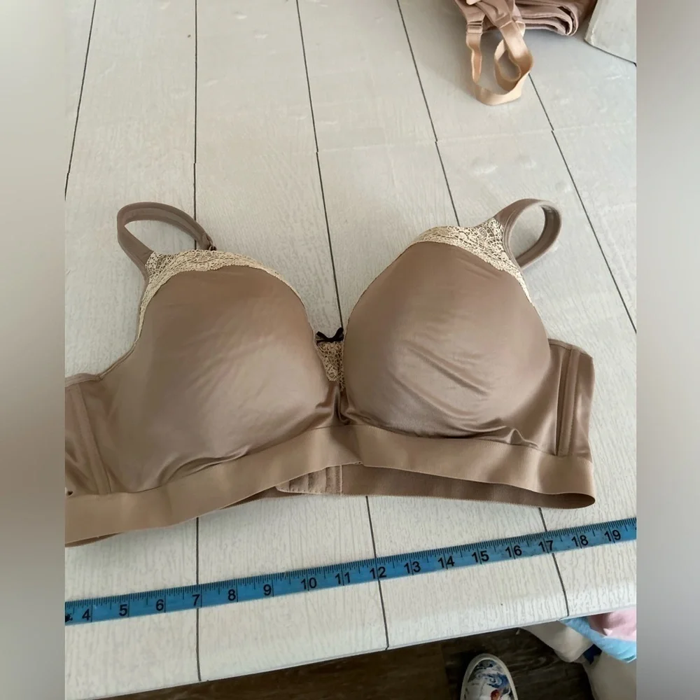 Cacique 44c wired bright and cream lace bra